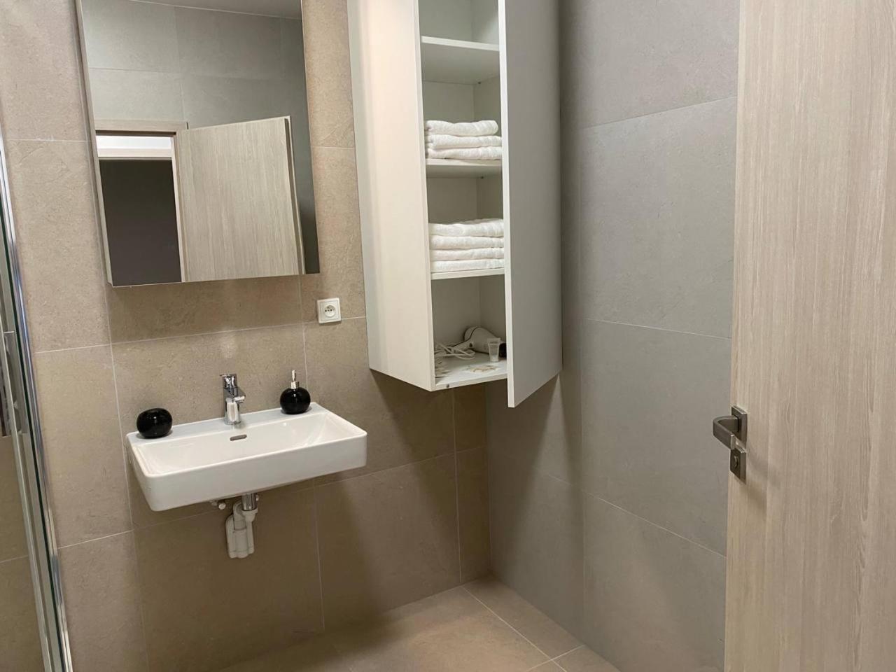 Ferienwohnung Perla Hradce 103 Hradec Králové Exterior foto
